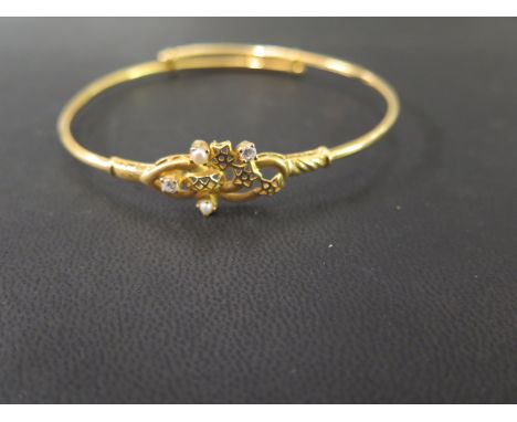 A seed pearl and white-gem bangle - Stamped 22K - Inner diameter approx 6.5cms - Weight approx 8.2gms
Condition Report: Good 
