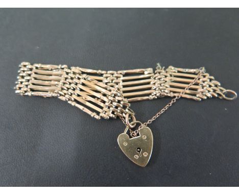 A 1960s 9ct gold six bar gate bracelet - Hallmarked Birmingham, 1960 - Length 19cms - Weight approx 18.2gms
Condition Report: