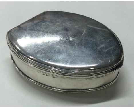 An 18th Century George III silver hinged snuff box. London 1807. By Joseph Ash. Approx. 73 grams. Est. £300 - £500.