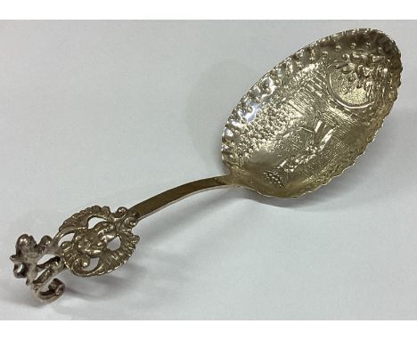 A 19th Century silver caddy spoon bearing import marks. Approx. 19 grams. Est. £20 - £30.