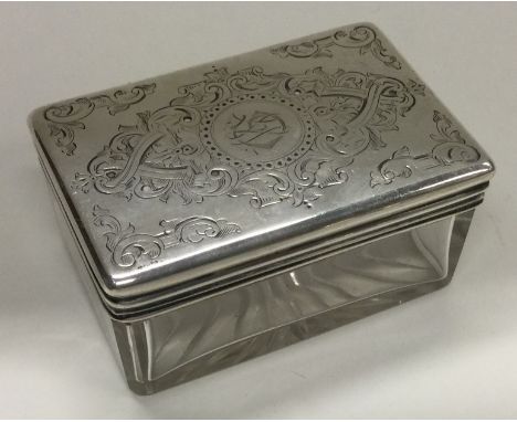 A large Victorian silver and glass snuff box with lift-off cover. London 1860. By J Vickery. Approx. 40 grams. Est. £40 - £60