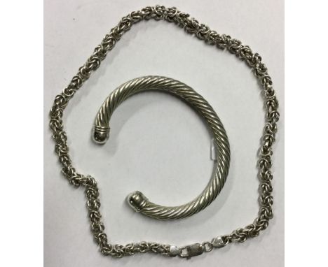A heavy silver necklace together with a torque bangle. Approx. 88 grams. Est. £30 - £50.