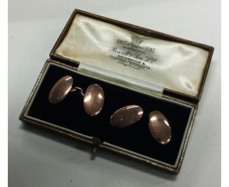 A pair of 9 carat boat shaped cufflinks in fitted box. Approx. 6 grams. Est. £100 - £150.