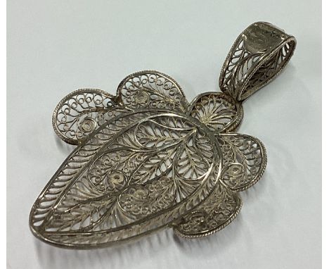 An unusual filigree silver caddy spoon. Circa 1800. Approx. 7 grams. Est. £30 - £50.