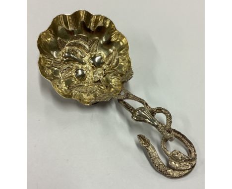 A good silver leaf shaped caddy spoon with pierced and vine decoration. Birmingham 1809. By Joseph Willmore. Approx. 13 grams