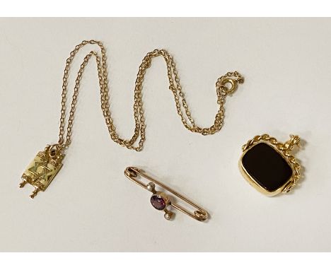 9CT ENAMELLED JUDAIC PENDANT &amp; CHAIN WITH AN AGATE SWIVEL FOB &amp; A PINK STONE SEED PEARL BROOCH 9.7 GRAMS TOTAL WEIGHT