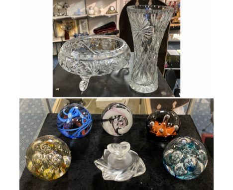 COLLECTION OF GLASSWARE TO INCLUDE CAITHNESS PAPERWEIGHT &amp; LANGHAM WITH A LALIQUE PERFUME BOTTLE
