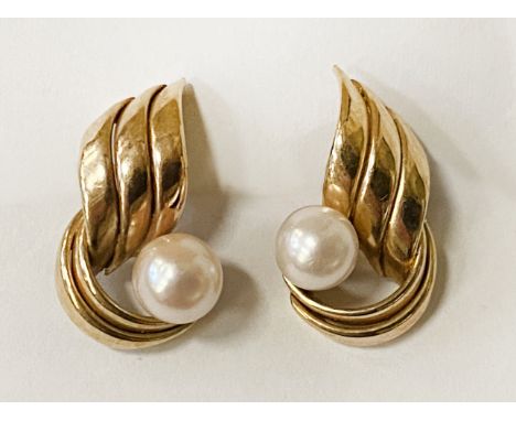 9CT GOLD &amp; PEARL EARRINGS - 2.8 GRAMS APPROX