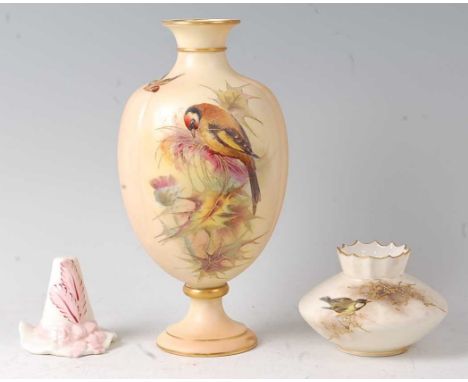 A Grainger & Co Royal Chinaworks Worcester porcelain pedestal vase, decorated with a bird amidst thistle branches on a blush 