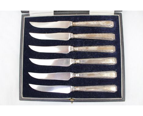 A Cased set of 6 silver handled tea knifes Sheffield 1916 by TH &amp; S with retailers mark 