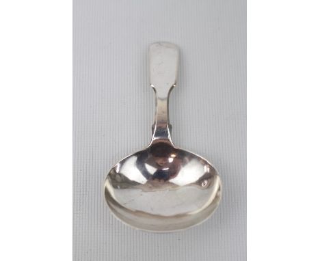 Early Victorian Silver Fiddle pattern Caddy Spoon. London 1842 by Richard Britton. 15g total weight 