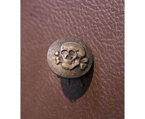 WWII German Third Reich SS Sidecap circular button marked Assmann 5/38 