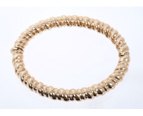 9ct gold hinged bangle with spiral twist decoration