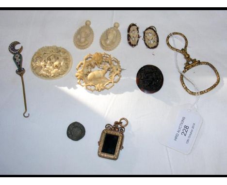 A chamber stick, brooches, etc. 