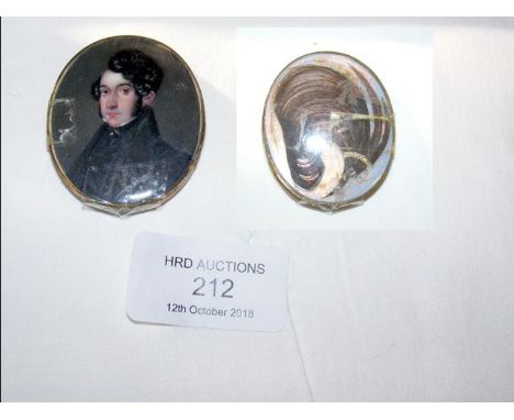 Georgian oval miniature portrait of gentleman - 4.5cm 