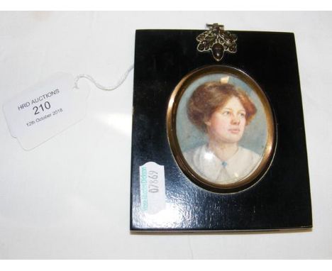 Oval miniature portrait of lady - 6cm 
