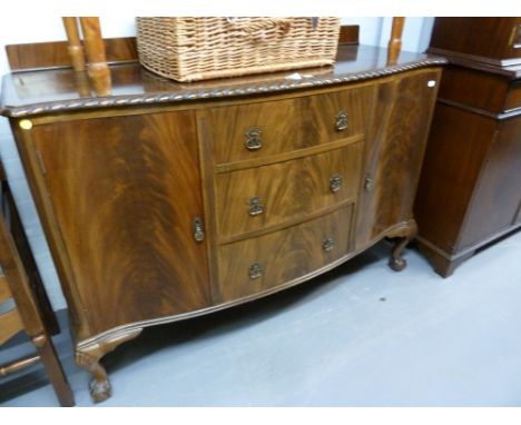 A FIGURED MAHOGANY BOW FRONTED SIDEBOARD, ON CABRIOLE LEGS AND CLAW AND BALL FEET 