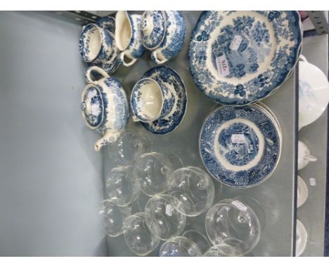 ROYAL WORCESTER 'PALISSY' WARE BLUE AND WHITE TEA SERVICE, 10 GLASS SUNDAE DISHES 