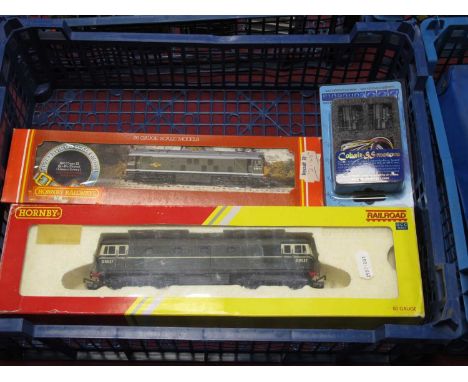 Two Hornby "OO" Gauge/4mm Boxed Diesel Locomotives; a Ref No. R2939 Class 33 BR green R/No. D6537 DCC ready, plus Ref No. R32