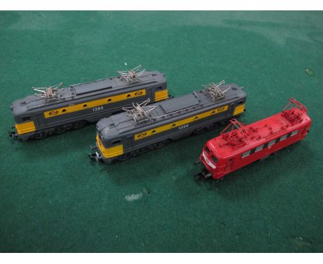 Two Ibertren 'N' Gauge Class 1300 Electric Locomotives Dutch NS Railways R/No.1306; plus a Arnold 'N' Gauge Class 1141 DB Rai