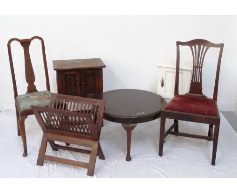 SMALL COLLECTION OF VINTAGE FURNITUREcomprising a small oak two door cabinet; mahogany circular top occasional table; painted