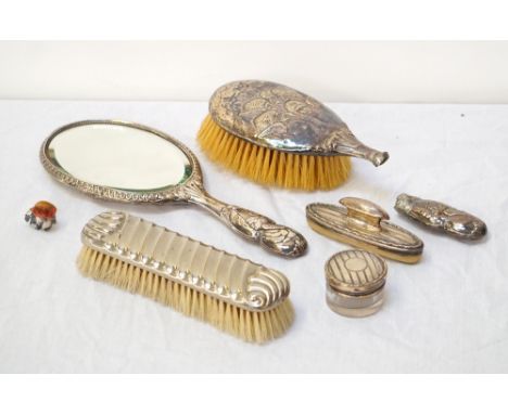 EDWARD VII SILVER PART DRESSING TABLE SETcomprising an oval hand mirror and matching hair brush, both embossed with cherubs, 