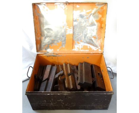 SELECTION OF VINTAGE WOOD WORKING PLANESof varying sizes, approximately eighteen examples, contained in a tin trunk 