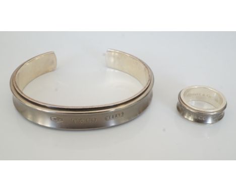 GENTLEMAN'S TIFFANY & CO. 1837 COLLECTION GALAXY TITANIUM AND SILVER CUFF BANGLEtogether with a matching ring, size P-Q, both