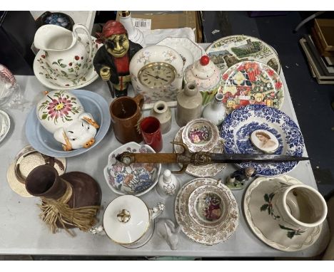 A LARGE QUANTITY OF CERAMIC ITEMS TO INCLUDE A MANTLE CLOCK, VINTAGE CUPS AND SAUCERS, A JAMES KENT STRAWBERRY PATTERNED BOWL