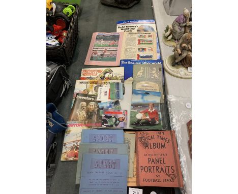A QUANTITY OF VINTAGE CIGARETTE ALBUMS, 'SPORT' TEAM PICTURE ALBUMS, 1971 SOCCER STAMP ALBUM, ETC 