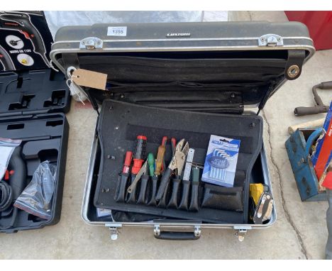 A TOOL CASE WITH AN ASSORTMENT OF TOOLS TO INCLUDE SCREW DRIVERS, PLIERS AND SNIPS ETC 
