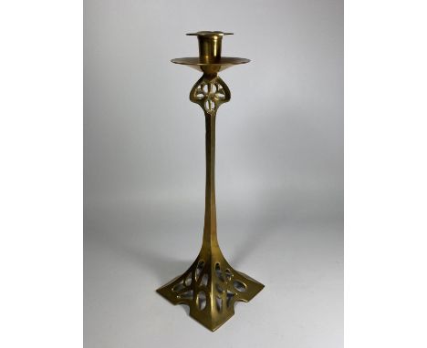AN ART NOUVEAU BRASS CANDLESTICK, HEIGHT 38CM 
