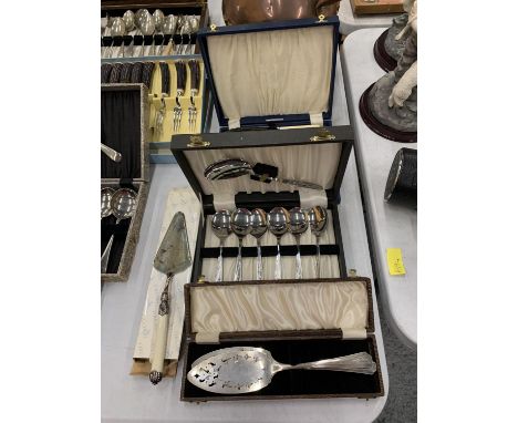 A QUANTITY OF VINTAGE BOXED FLATWARE TO INCLUDE W WRIGHT LIMITED KNIVES AND FORKS, A SPOON SET, SERVERS, ETC 
