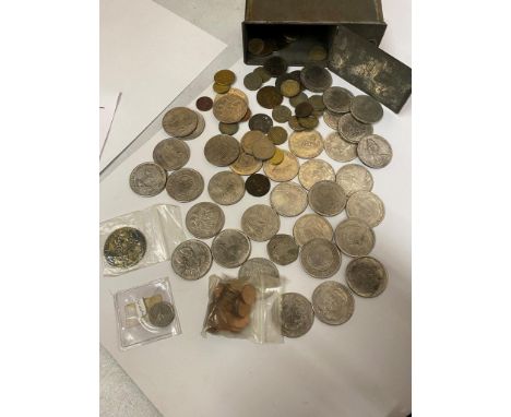 A VINTAGE METAL TEA TIN CONTAINING ASSORTED COINS