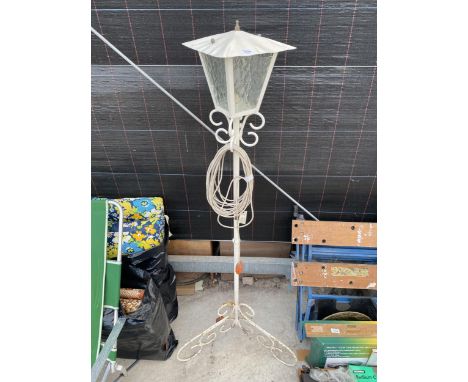 A DECORATIVE METAL FLOOR LAMP 