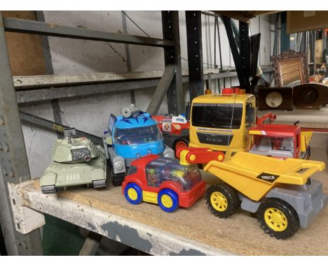 A QUANTITY OF TOYS TO INCLUDE A RECOVERY TRUCK, FIRE ENGINE, ARMY TANK ETC., 