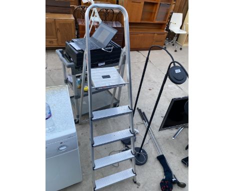 AN ABRU ALUMINIUM FOUR RUNG STEP LADDER 
