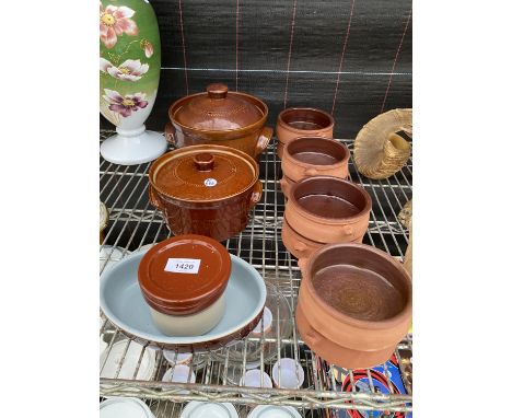 AN ASSORTMENT OF CERAMIC ITEMS TO INCLUDE A DENBY LIDDED JAR, RAMEKINS AND TWO PEARSONS TUREENS ETC 