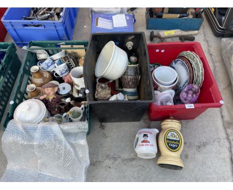 A LARGE ASSORTMENT OF ITEMS TO INCLUDE CERAMIC PLATES, A BEEFEATER GIN JUG AND A GRUNHALLE LAGER BARREL ETC 
