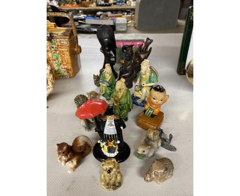 A QUANTITY OF SMALL CERAMIC ITEMS TO INCLUDE ANIMALS, ORIENTAL FIGURES, A ROBERTSONS FIGURE, ETC 