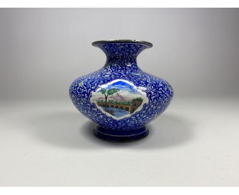 AN ORIENTAL ENAMEL CLOISONNE TYPE SQUAT VASE, HEIGHT 10CM 