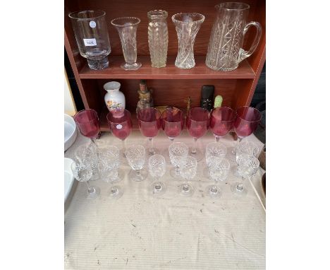 A LARGE ASSORTMENT OF ITEMS TO INCLUDE GLASS WARE, A CERAMIC VASE AND TRIBAL FIGURES ETC 