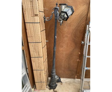 A VINTAGE STYLE COURTYARD LAMP POST 