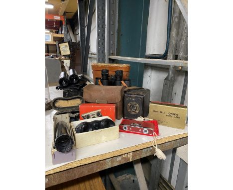 A CORONET REX VINTAGE CAMERA IN CASE, TWO PAIRS OF CASED OPERA GLASSES, BINOCULARS, ETC 