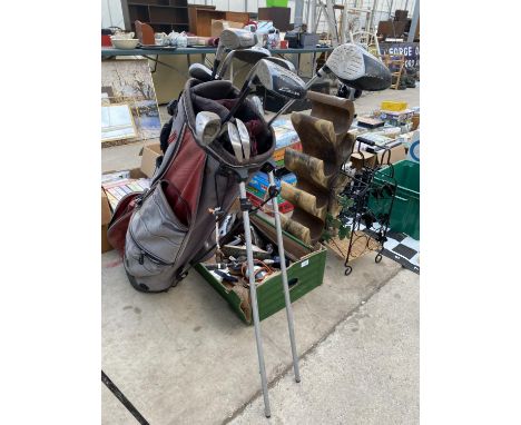 A GOLF BAG CONTAINING AN ASSORTMENT OF GOLF CLUBS TO INCLUDE DUNLOP AND WILSON ETC 