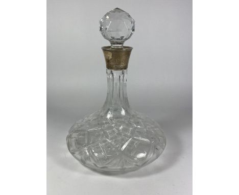 A HALLMARKED SILVER COLLARED AND CUT GLASS SHIPS DECANTER, BIRMINGHAM 1979, MAKER S.J ROSE &amp; SON, HEIGHT 26CM 