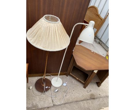 A 1970'S RETRO STANDARD LAMP AND MODERN ANGLE POISE LAMP 