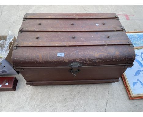A VINTAGE TIN TRAVEL TRUNK 