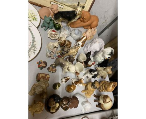 A LARGE QUANTITY OF CERAMIC ANIMAL FIGURES TO INCLUDE DOGS, CATS, BIRDS, A RABBIT, PIG, ETC 