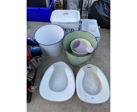 AN ASSORTMENT OF ITEMS TO INCLUDE TWO CERAMIC BED PANS, AN ENAMEL BREAD BIN AND VARIOUS ENAMEL BUCKETS ETC 